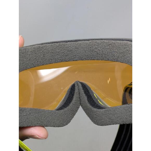 Neon Yellow Oakley O2 XS Winter Outdoor Snow Board Ski Goggles - Picture 5 of 5